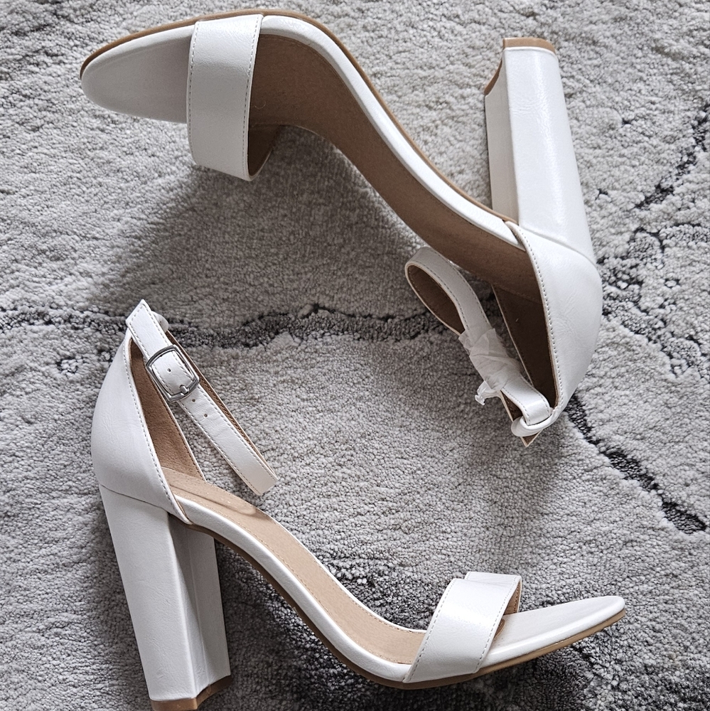 🤍Brand New! White Charlotte Russe heels. Size 8
